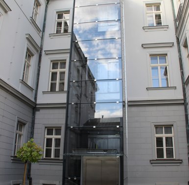 Výtah včetně prosklené šachty Okresní soud v Opavě Výtah včetně prosklené šachty Okresní soud v Opavě