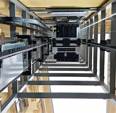 Výtah OTV 630 s prosklenou ocelovou konstrukcí